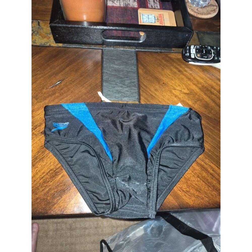 Mens Speedo size 30 waist nwot